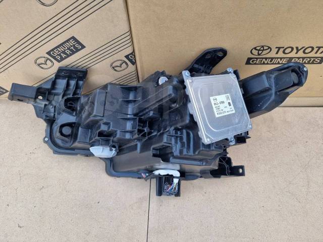 Фара правая Axela BP5P Фара правая Axela BP5P