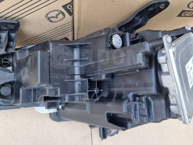 Фара правая Axela BP5P Фара правая Axela BP5P