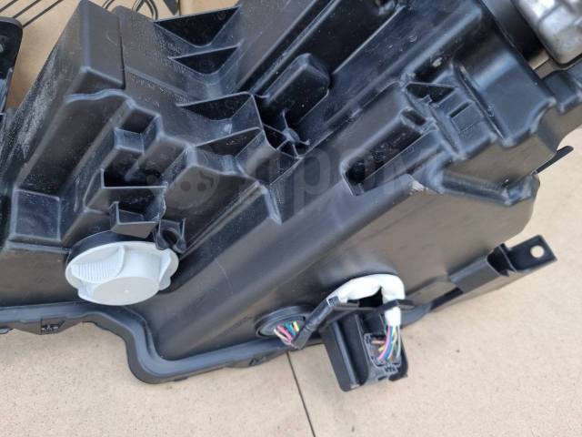 Фара правая Axela BP5P Фара правая Axela BP5P