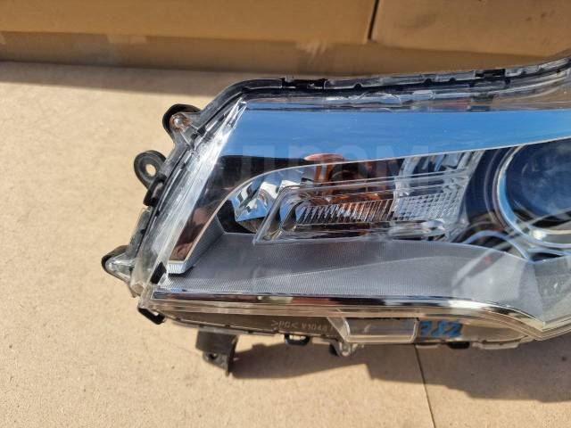 Фара левая Nissan DAYZ B11W 3B20