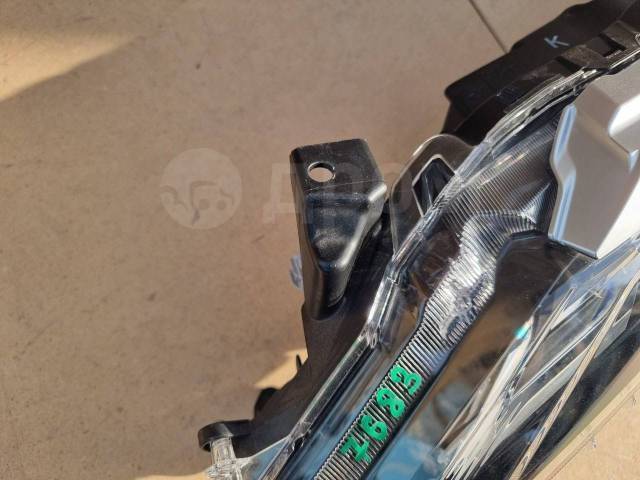 Фара светодиодная передняя левая Mitsubishi Delica D:5 CV1W