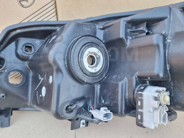 Фара передняя правая Escudo YD21S Фара передняя правая Escudo YD21S