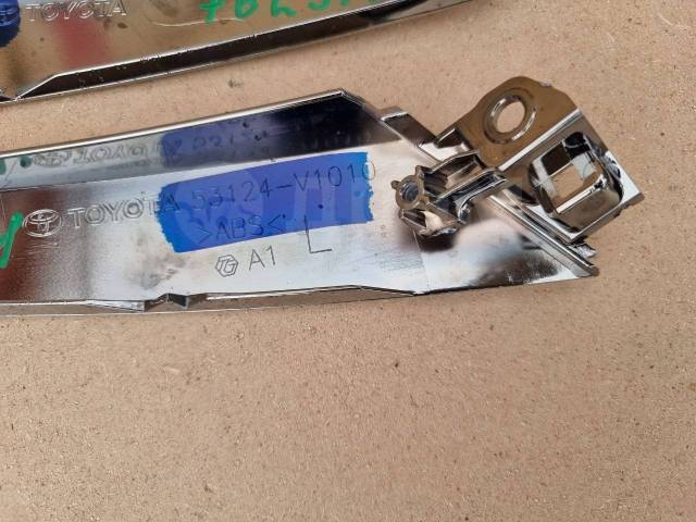 Планка фары Noah MZRA90W