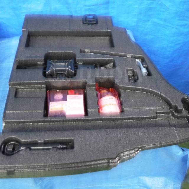 Пенопласт багажника Prius ZVW50 2ZRFXE