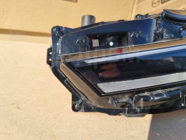 Фара передняя левая Prius MXWH60