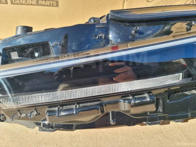 Фара передняя левая Prius MXWH60