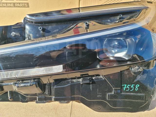 Фара передняя левая Prius MXWH60