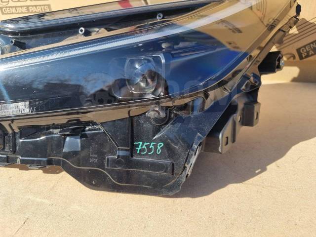 Фара передняя левая Prius MXWH60