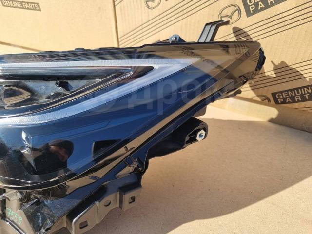 Фара передняя левая Prius MXWH60
