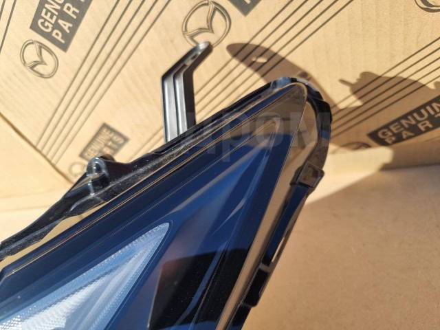 Фара передняя левая Prius MXWH60