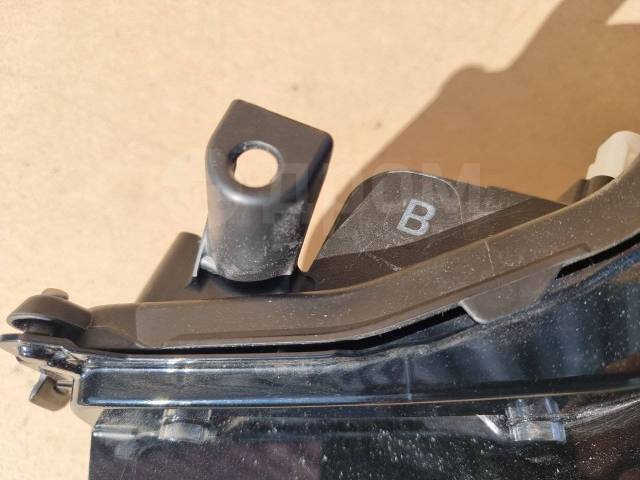 Фара передняя левая Prius MXWH60