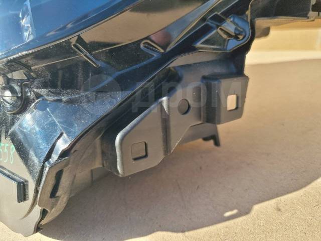 Фара передняя левая Prius MXWH60