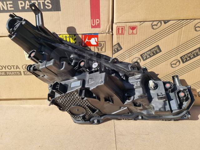 Фара передняя левая Prius MXWH60