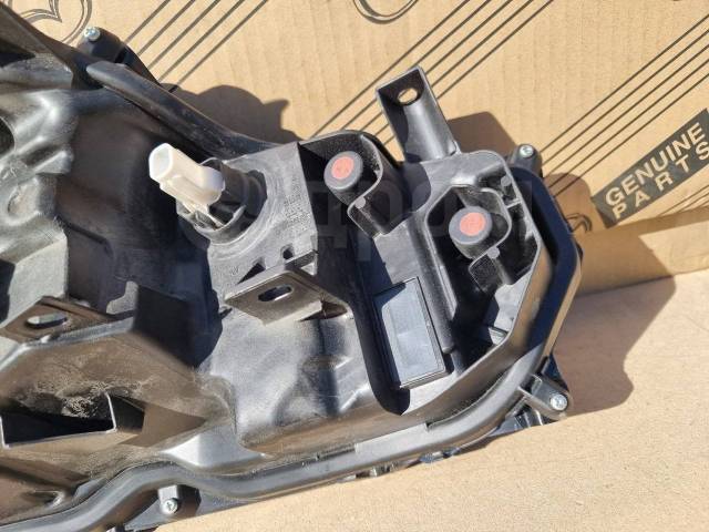 Фара передняя левая Prius MXWH60