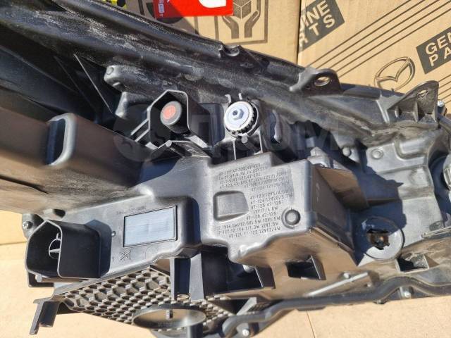 Фара передняя левая Prius MXWH60