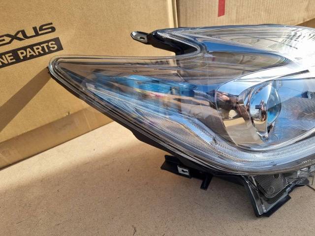 Фара правая Prius ZVW30 2ZRFXE Фара правая Prius ZVW30 2ZRFXE