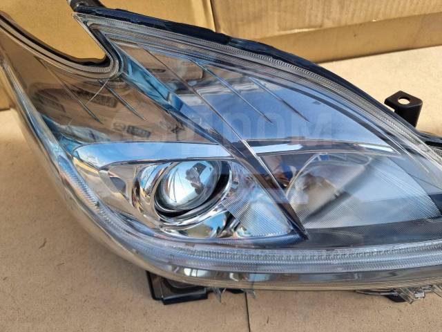 Фара правая Toyota Prius ZVW30 2ZRFXE Фара правая Toyota Prius ZVW30 2ZRFXE