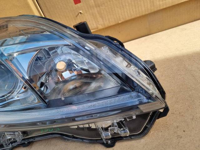 Фара правая Prius ZVW30 2ZRFXE Фара правая Prius ZVW30 2ZRFXE