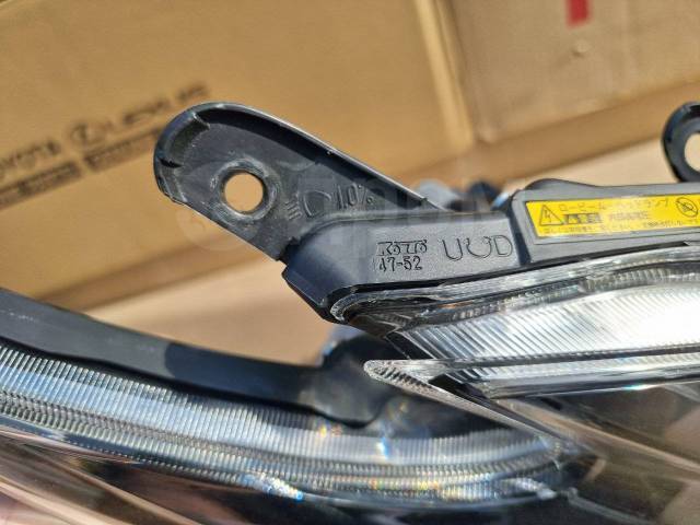 Фара правая Prius ZVW30 2ZRFXE Фара правая Prius ZVW30 2ZRFXE