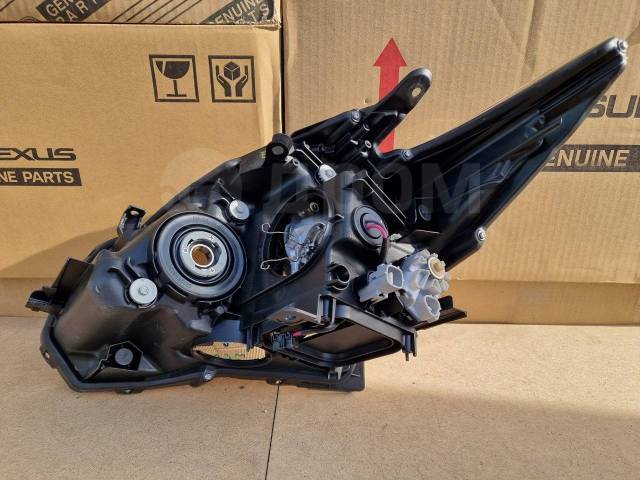 Фара правая Prius ZVW30 2ZRFXE Фара правая Prius ZVW30 2ZRFXE