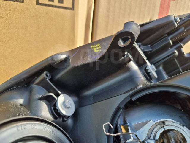 Фара правая Prius ZVW30 2ZRFXE Фара правая Prius ZVW30 2ZRFXE