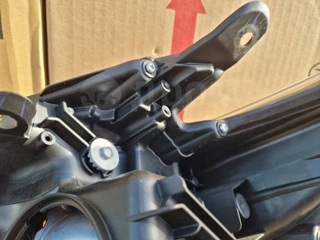 Фара правая Prius ZVW30 2ZRFXE Фара правая Prius ZVW30 2ZRFXE