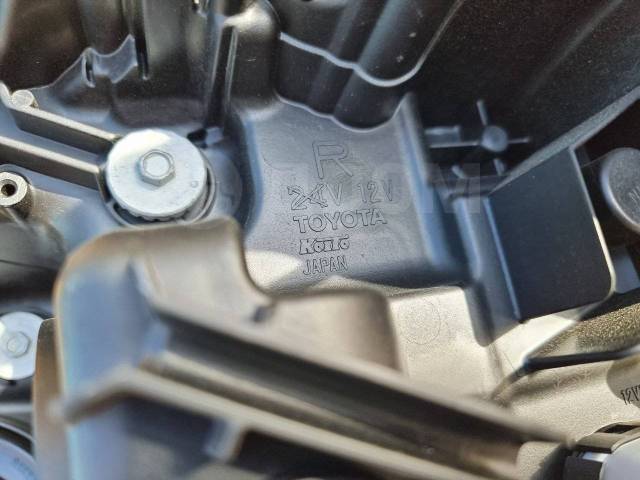 Фара правая Prius ZVW30 2ZRFXE Фара правая Prius ZVW30 2ZRFXE