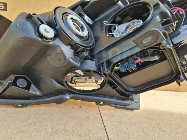 Фара правая Prius ZVW30 2ZRFXE Фара правая Prius ZVW30 2ZRFXE