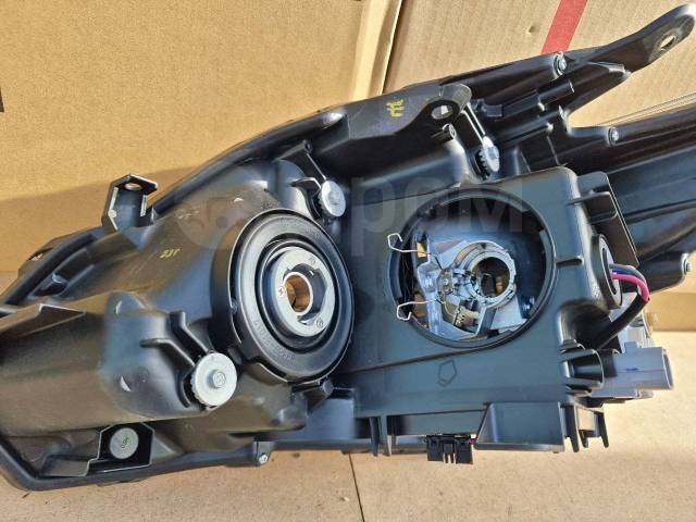 Фара правая Prius ZVW30 2ZRFXE Фара правая Prius ZVW30 2ZRFXE