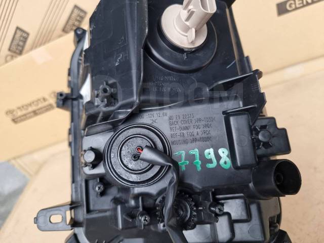 Фара правая RVR GA3W