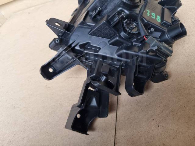 Фара правая RVR GA3W