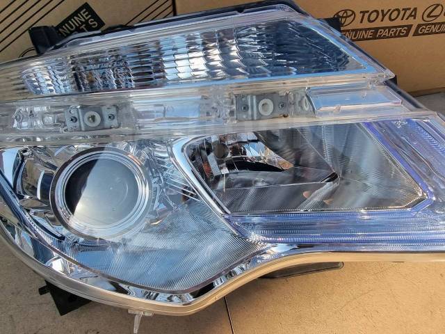 Фара правая Serena C26