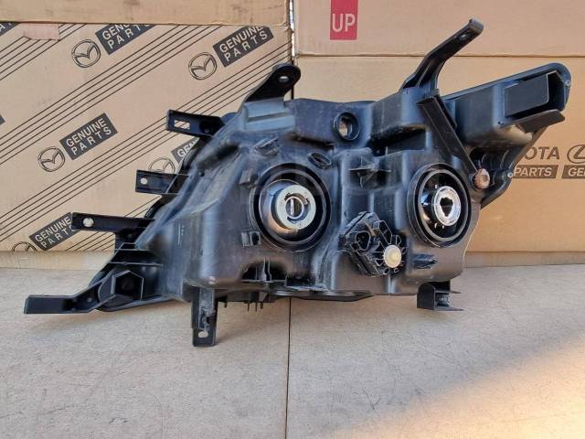 Фара правая Serena C26