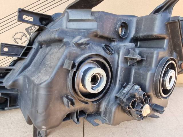 Фара правая Serena C26