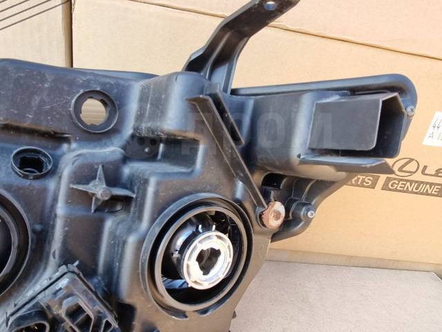 Фара правая Serena C26