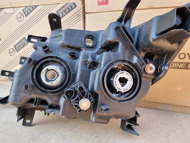 Фара правая Serena C26