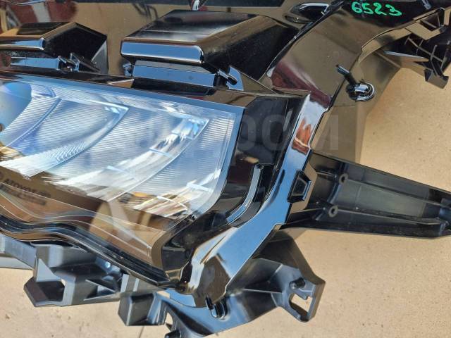 Фара левая Voxy ZWR90W Фара левая Voxy ZWR90W