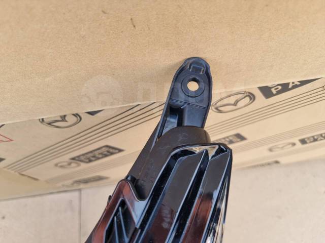 Фара левая Voxy ZWR90W Фара левая Voxy ZWR90W