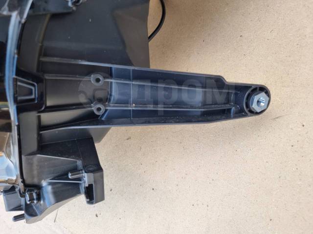 Фара левая Voxy ZWR90W Фара левая Voxy ZWR90W