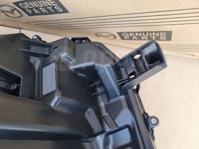 Фара левая Voxy ZWR90W Фара левая Voxy ZWR90W