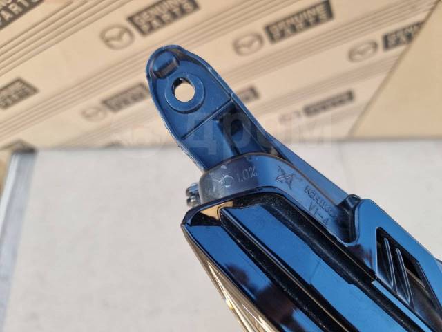 Фара передняя правая Voxy ZWR90W