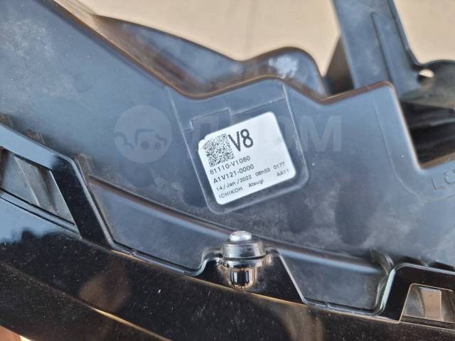 Фара передняя правая Voxy ZWR90W