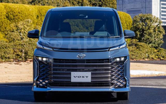 Фара передняя правая Voxy ZWR90W