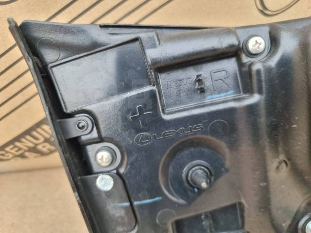 Стоп-сигнал правый RX200t AGL25W