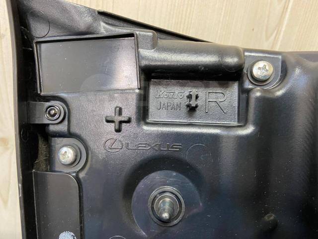 Стоп-сигнал правый RX200t AGL25W