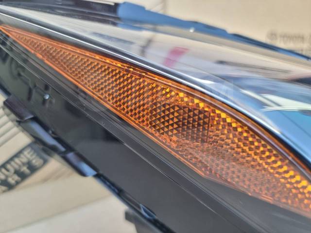 Фара передняя правая NX200 2014-2017 ZGZ10