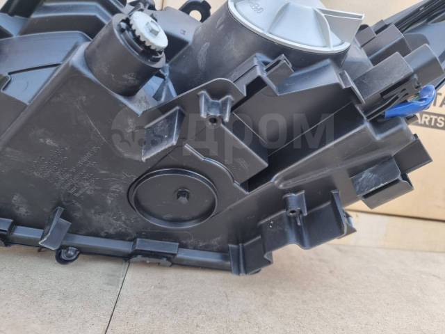 Фара передняя правая NX200 2014-2017 ZGZ10