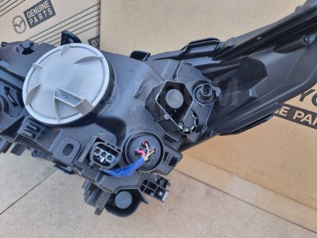 Фара передняя правая NX200 2014-2017 ZGZ10