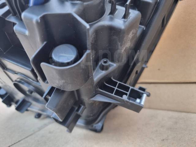 Фара передняя правая NX200 2014-2017 ZGZ10