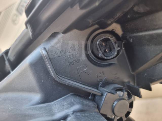 Фара передняя правая NX200 2014-2017 ZGZ10